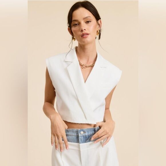 090. CROPPED SLEEVELESS BLAZER VEST- IVORY - Picture 4 of 7